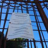 Il cancello della propriet� privata in cui si trovava il villaggio neolitico che ora dovr� fare posto a un gruppo di villette vista mare